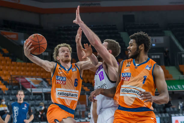 端展现出极 端展现出极